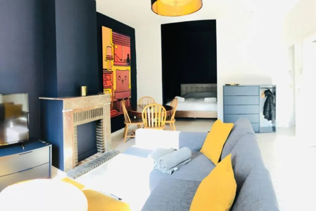 Brussels By Foot! Authenticity & Luxury Nearby Appartamento